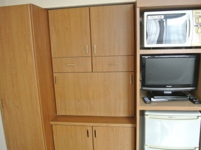 お部屋には電子レンジ・冷蔵庫もあります。クローゼットも大きめなものを設置し喜ばれています！